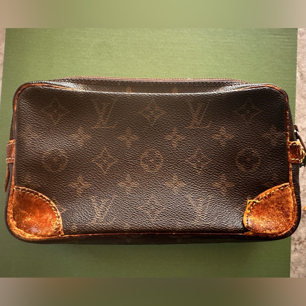 LV  MONO WRISTLET(DARKENING,WEAR, MISSING ZIPPER PULL AND WRISTLET)